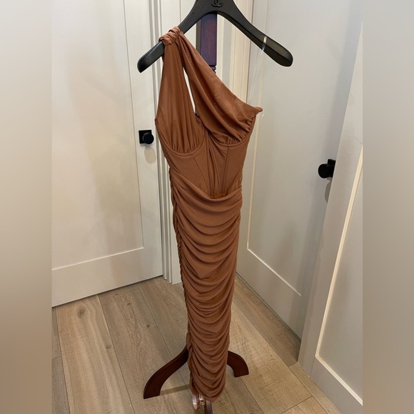 House of CB Valentine Asymmetric Cutout Midi Dress in Mocha Size XS - Picture 12 of 14